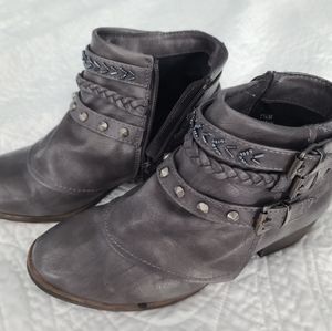 Woman's ankle boots